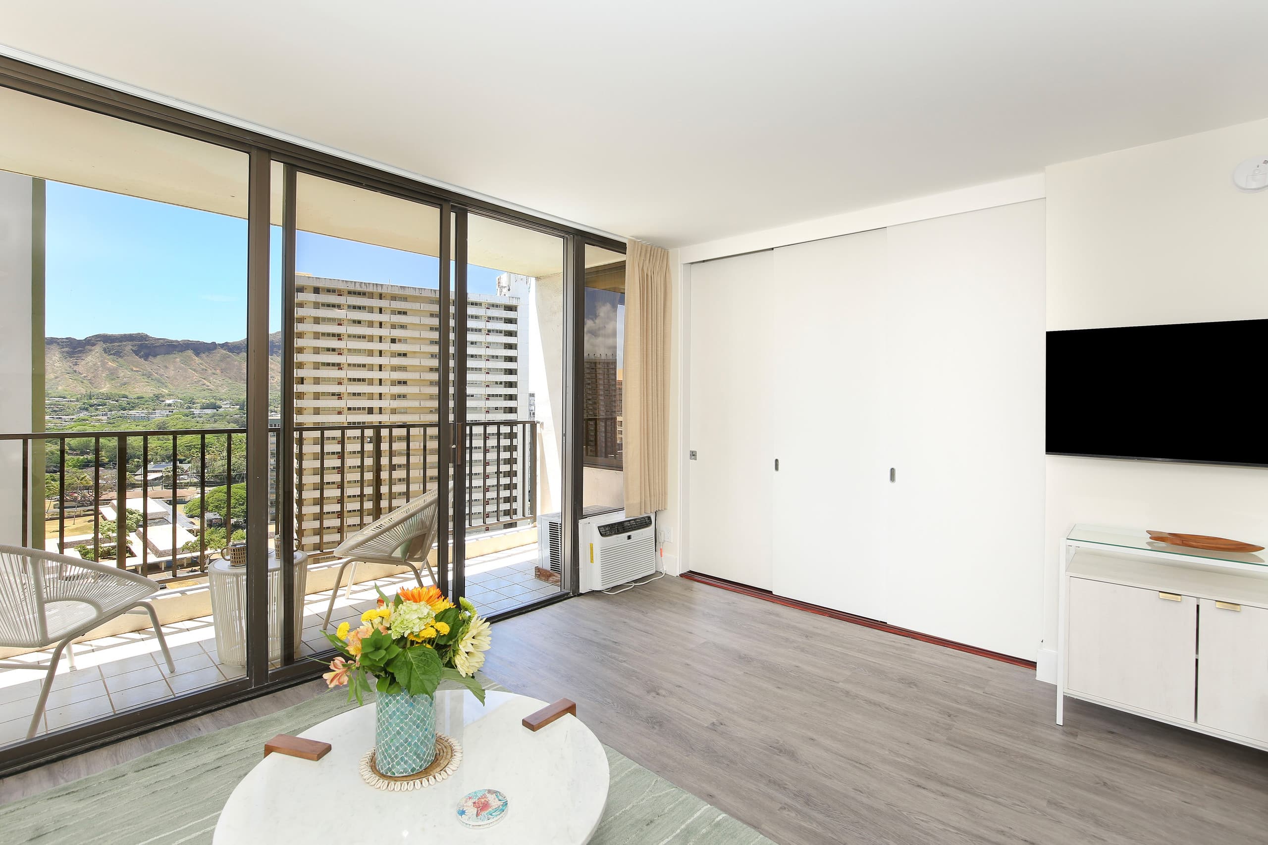 Condo in Honolulu · ★4.81 · 1 bedroom · 3 beds · 1 bath - Image 3