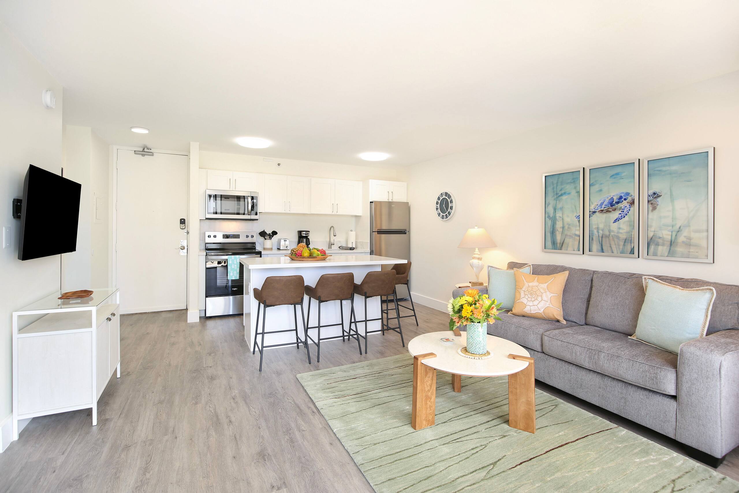 Condo in Honolulu · ★4.81 · 1 bedroom · 3 beds · 1 bath - Image 5