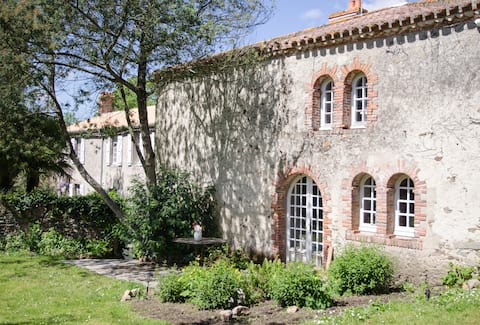 Tuscan-style 3-bed house & heated pool in Apremont
