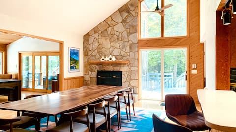 Private Retreat for 13 - Hot Tub, Sauna & More