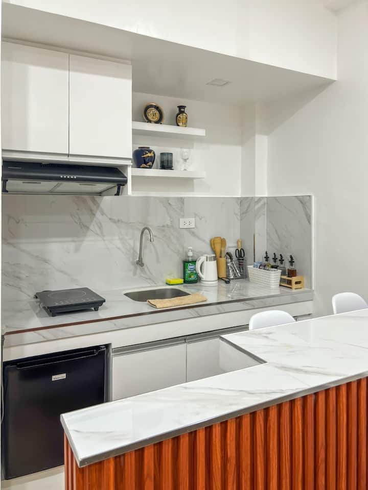 Modern Tropical Studio Apartment - Cabanatuan