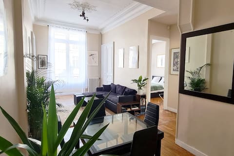 Top Airbnb: Palais Royal/Louvre Apartment in Paris 1er Arrondissement