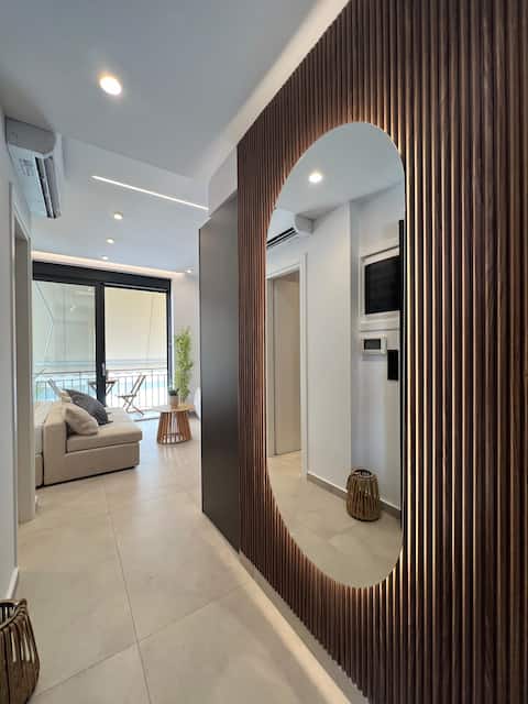 Popular Airbnb listing: BlueMotion - PortSuite 5A in ΠΕΙΡΑΙΑΣ