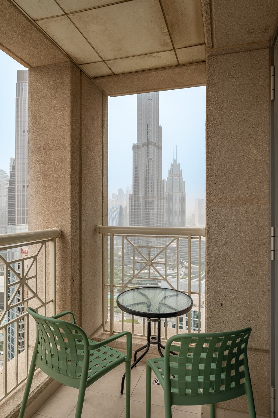 1 Bedroom Furnished Apartment with Fountain View 3
