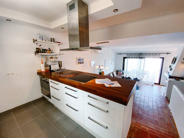 Excellent Seaview holidayhome Begur gallery image 4