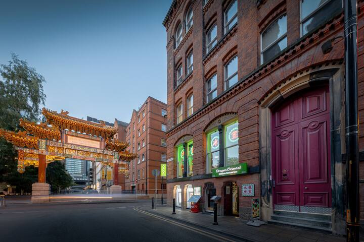 Luxurious 3BED Penthouse in Man gallery image 3