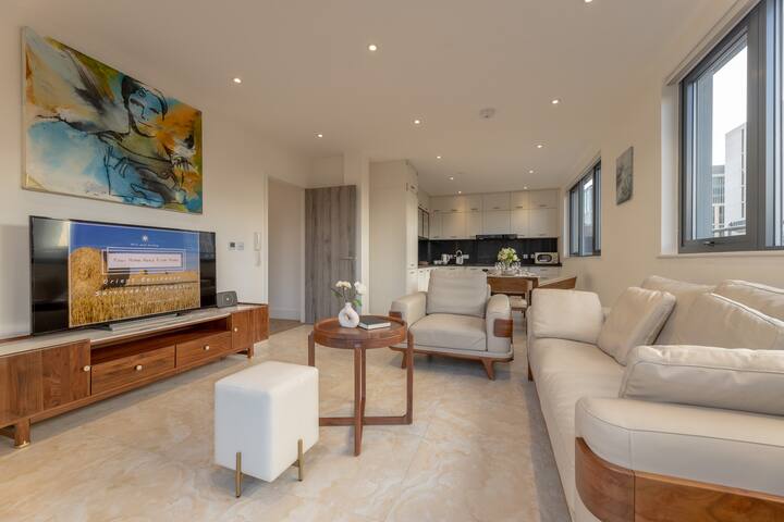 Luxurious 3BED Penthouse in Man gallery image 2