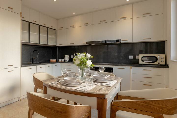 Luxurious 3BED Penthouse in Man gallery image 5