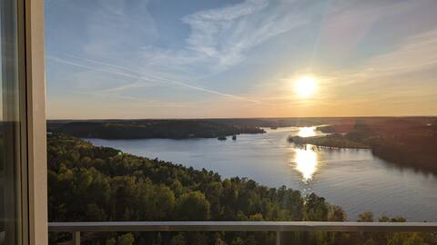Top Airbnb: Six Stops From Town Center / Amazing Views! in Skärholmen