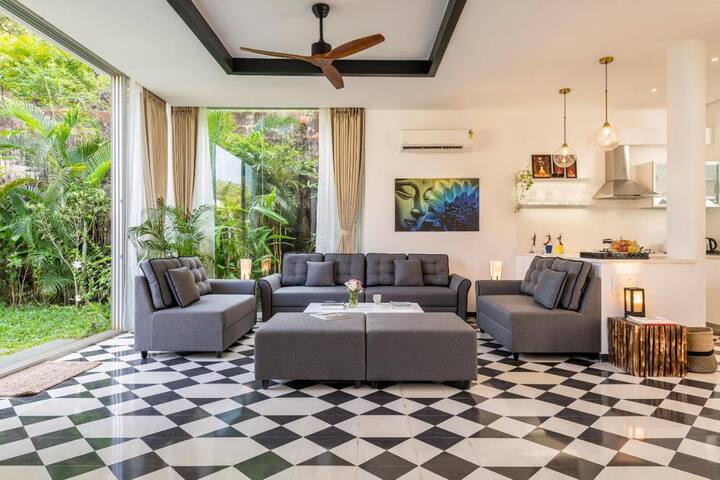 Living room image 4