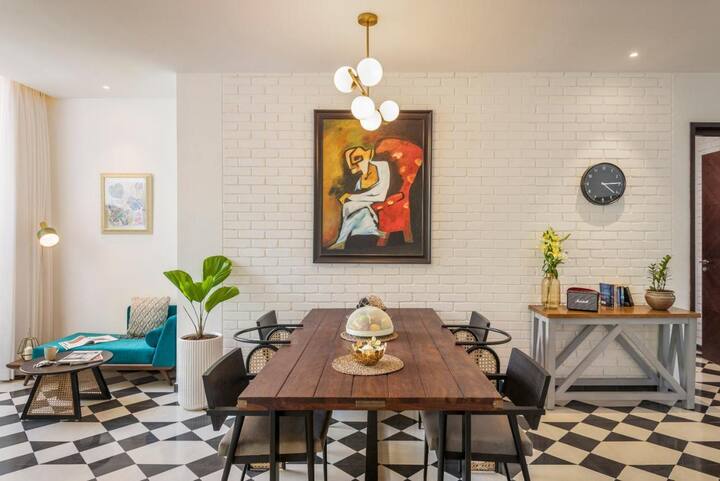 Dining area image 1