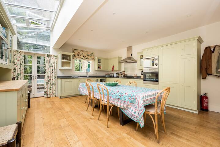 Battersea Park 3 Bedroom Residence gallery image 3