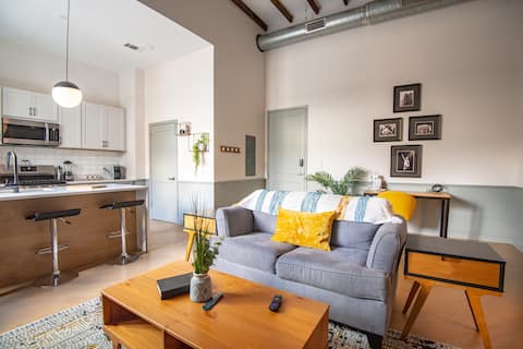 Top Airbnb: Modern Elegance on Historic Cobblestone Morris Ave in Birmingham