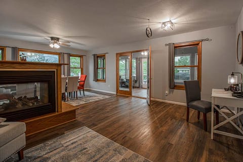 Friends & Family Getaway-Sauna, Fireplace, Firepit