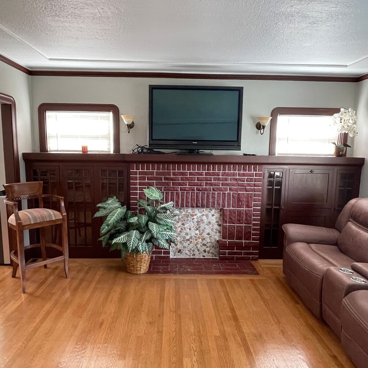 Tranquil Aqua Abode Houses for Rent in Oakland, California, United