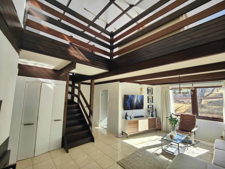 Spacious And Central 5 Bedroom Home - Armidale