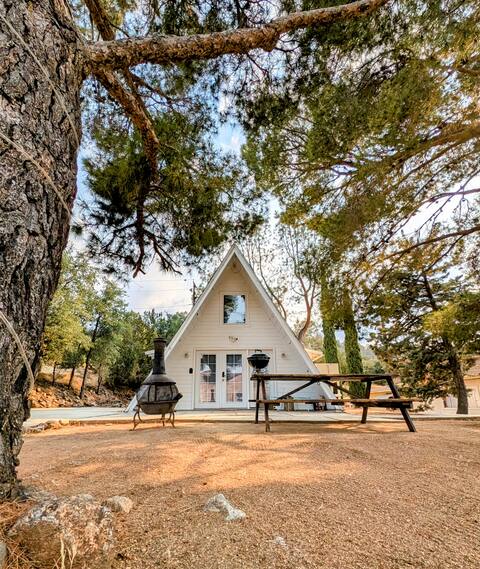 Cozy Retreat-Mountainside-Near Hotsprings-King Bed