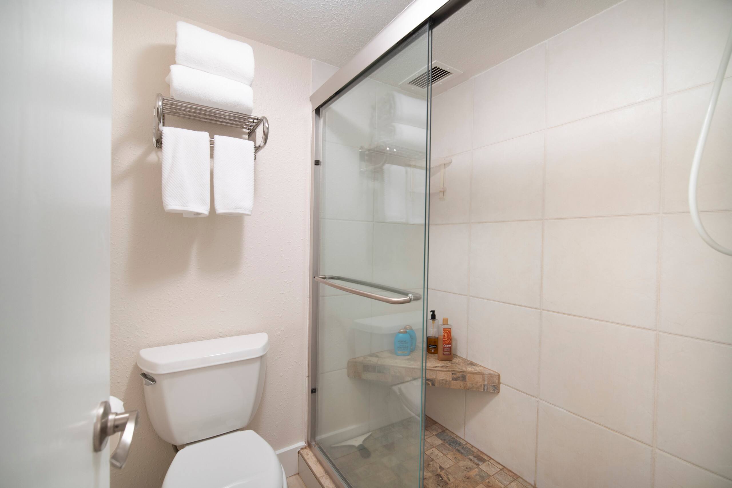 Locally owned, 1 BR w/ AC. Walk to the beach! - Image 16
