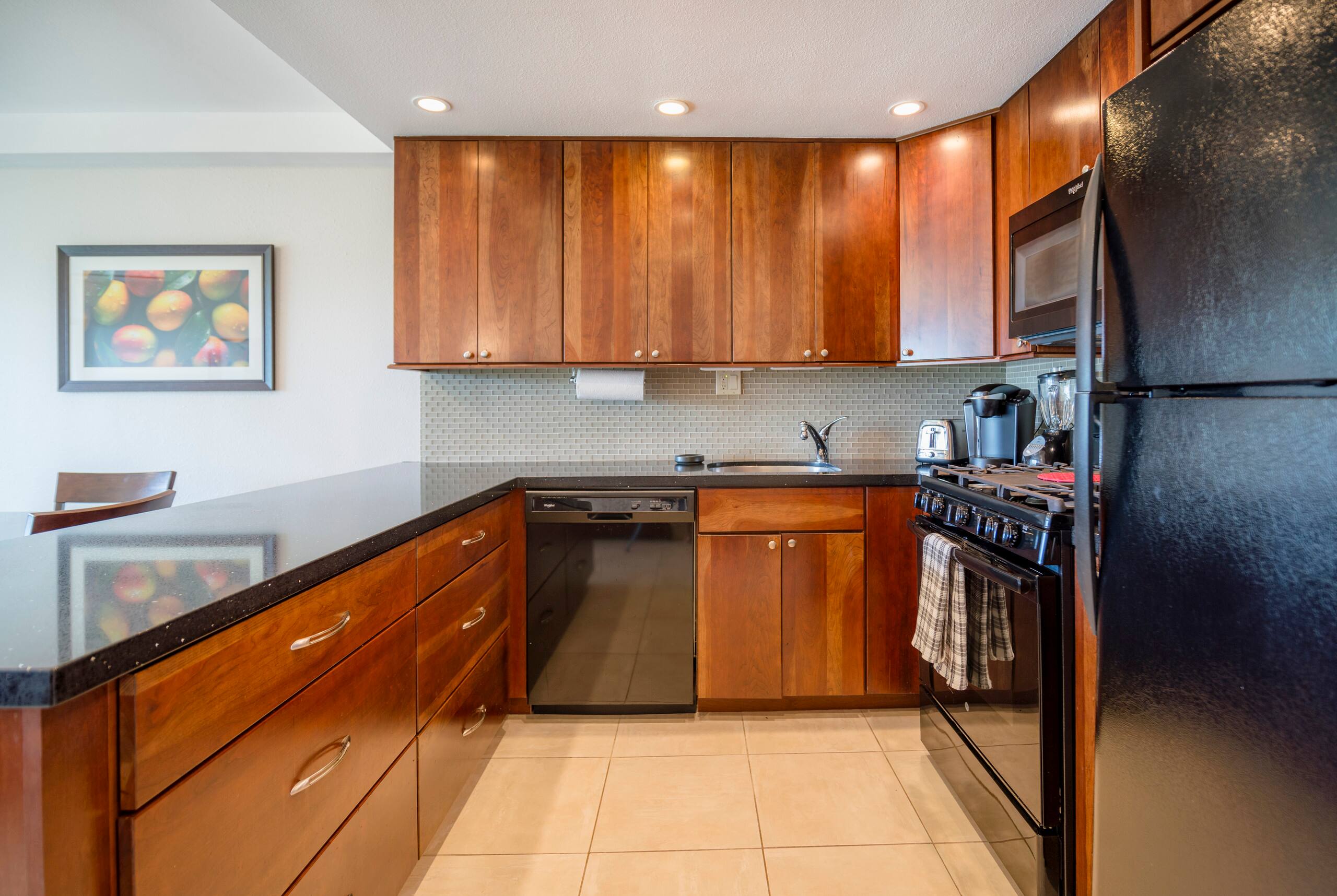 Locally owned, 1 BR w/ AC. Walk to the beach! - Image 7