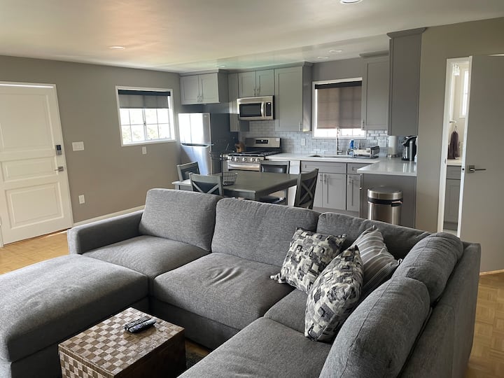Large 1 Br Guesthouse With View - Covina, CA
