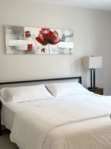 Cozy 4BED Townhouse in Barrhaven