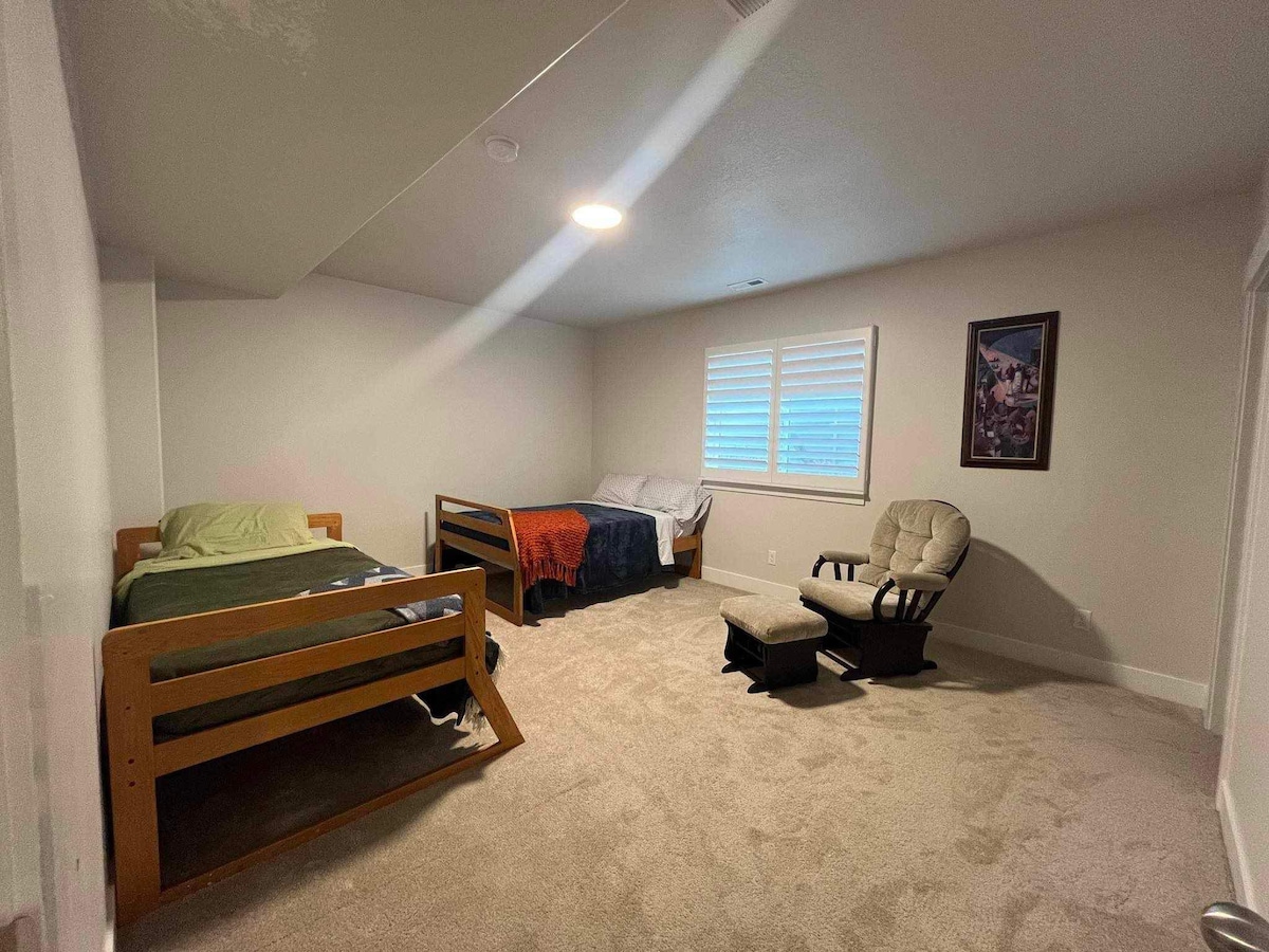 Una mecedora de una madre para balancear tu pequeño para dormir.