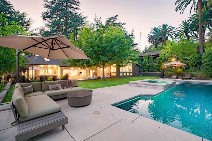 Stunning Mid-Century