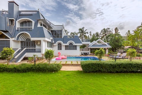 StayVista@Grey Mosaics - 5 BR w/ Pool and View