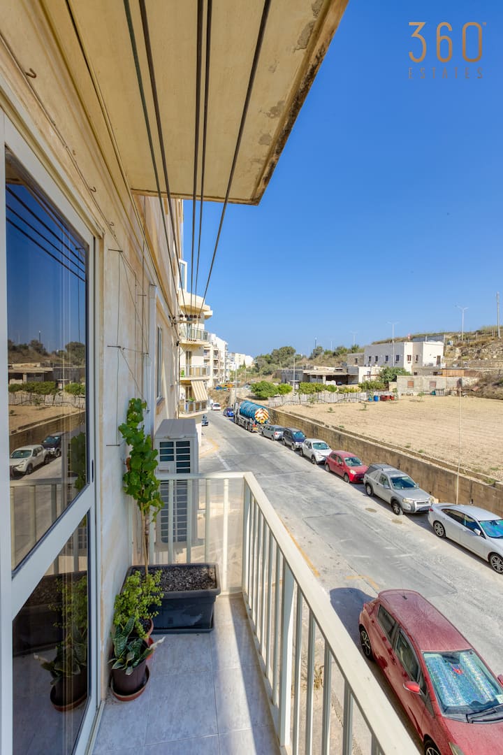 Cosy 1br Apt With Private Balcony In St Pauls Bay - Malta