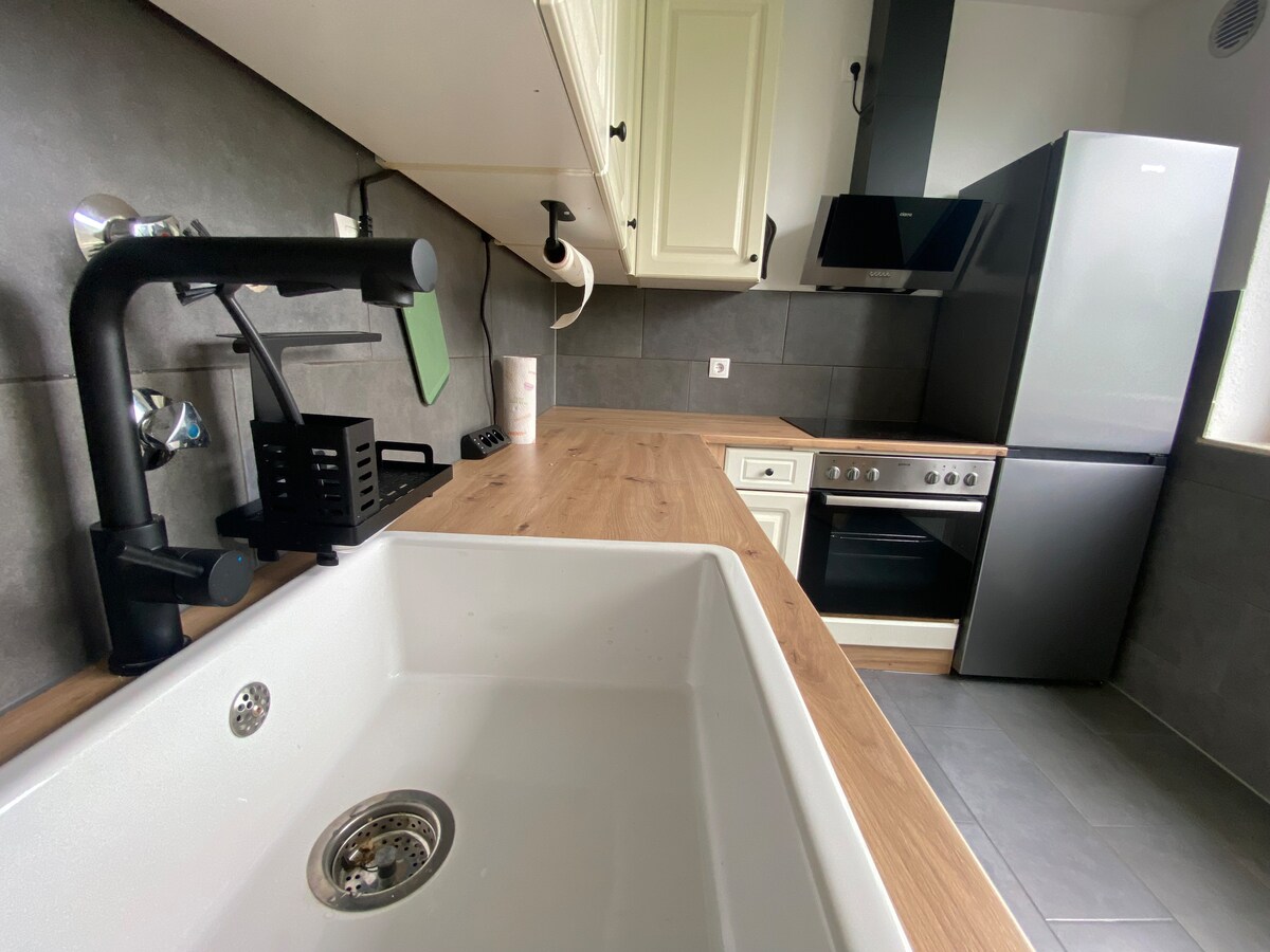 Popular Airbnb listing: Blue Lagoon | 2.5 Rms, Balcony, Smart TV, Kitchen in Hochheide