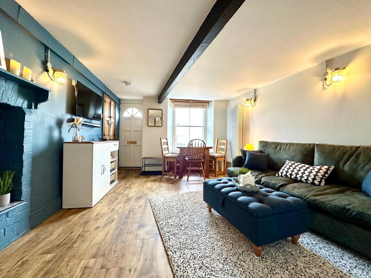 Popular Airbnb listing: Compass Cottage - Brixham in Brixham