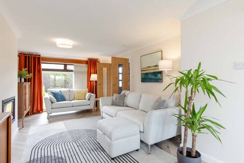 20 mins to Edinburgh 3 bedroom detached house