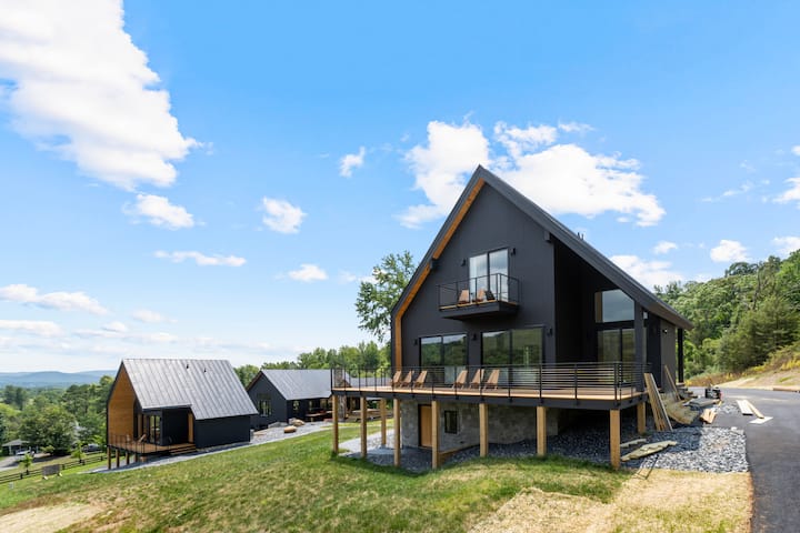 Orso Blu Lavender Farm, one-of-a-kind in Crozet - Farm stays for