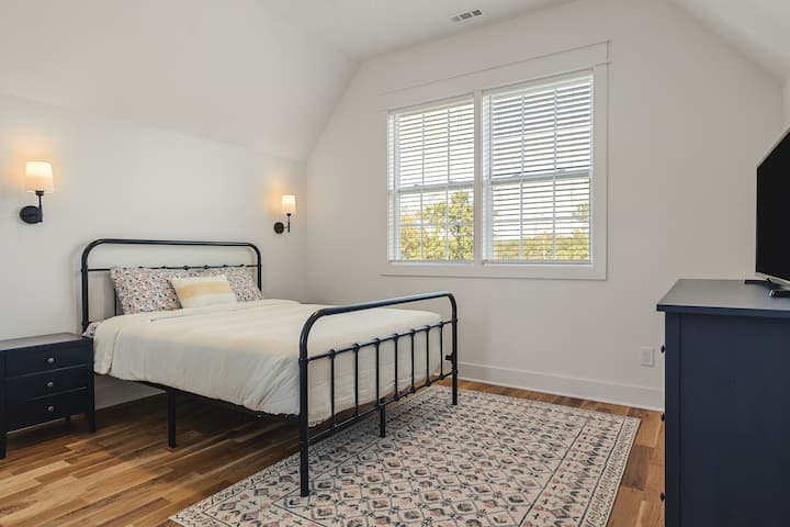 Queen size bed