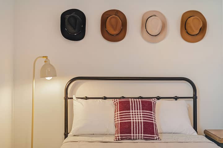 Full size bed