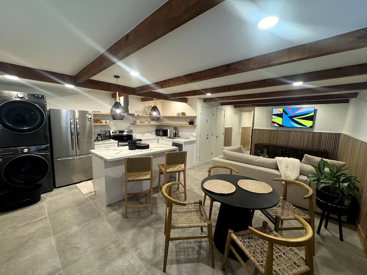 Designer Lake Murray Guest Suite- Private Entrance - El Cajon, CA