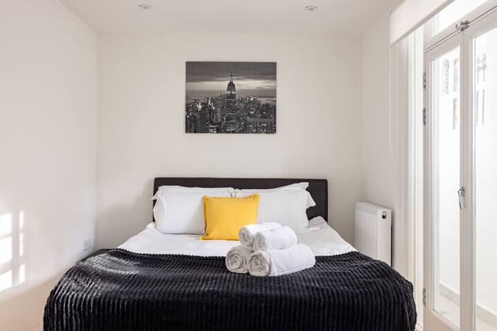 PickThePlace Kensington Lux Apartments IV gallery image 4