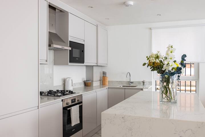 PickThePlace Kensington Lux Apartments IV gallery image 3