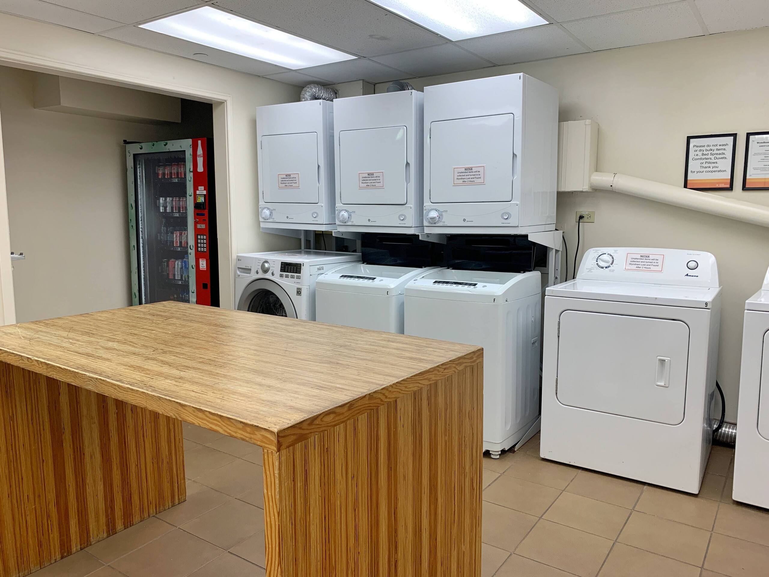 Spacious Waikiki Studio on 20th floor! - Image 2
