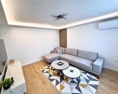 Apartment Nest with private garage