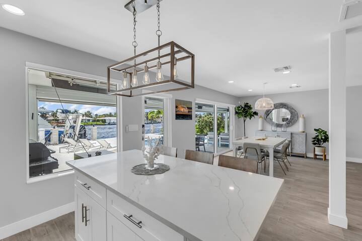 Intracoastal Luxe Retreat • 70’ Dock + Heated Pool gallery image 5