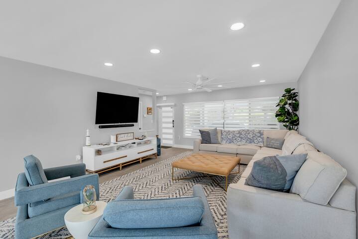 Intracoastal Luxe Retreat • 70’ Dock + Heated Pool gallery image 3