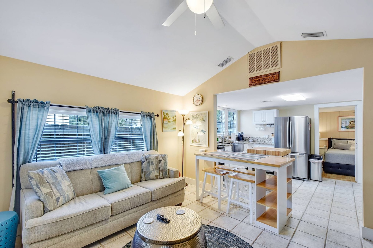 Top Airbnb: Walk to Beach, *Pet Friendly, Hot Tub, Parking in Golden Isles