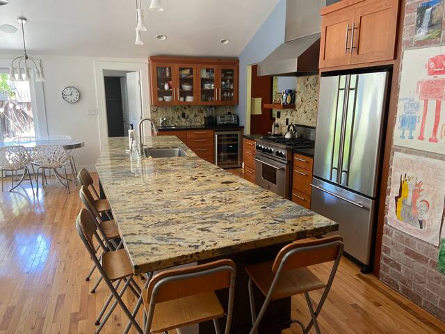 Walk to downtown Palo Alto! gallery image 4