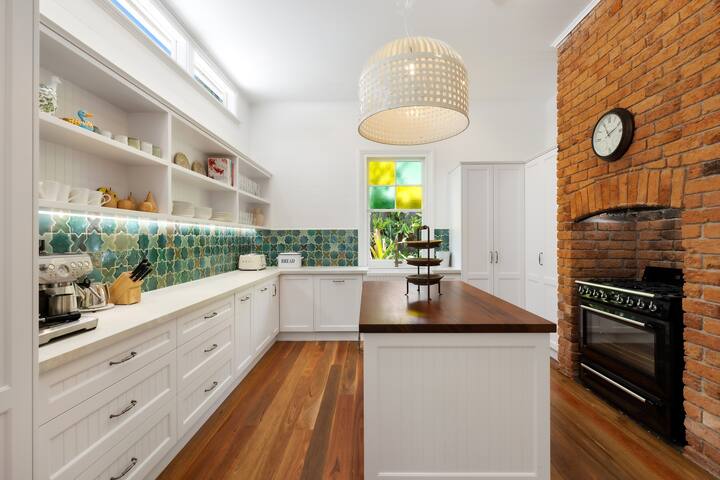 The Massinger . Tropical Family Escape gallery image 3