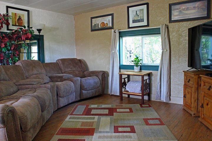 Snowy Range Escapes, Sierra Cabin - Wyoming