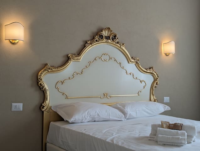 FloVe' Rooms Venezia managed Airbnb listing 3