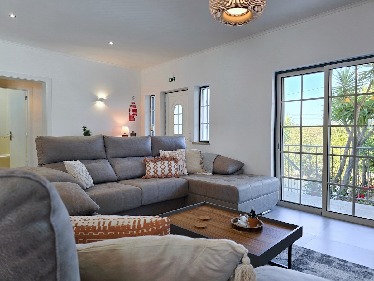 Popular Airbnb listing: Caravela | Spacious Villa - Swimming Pool & BBQ in Lagoa