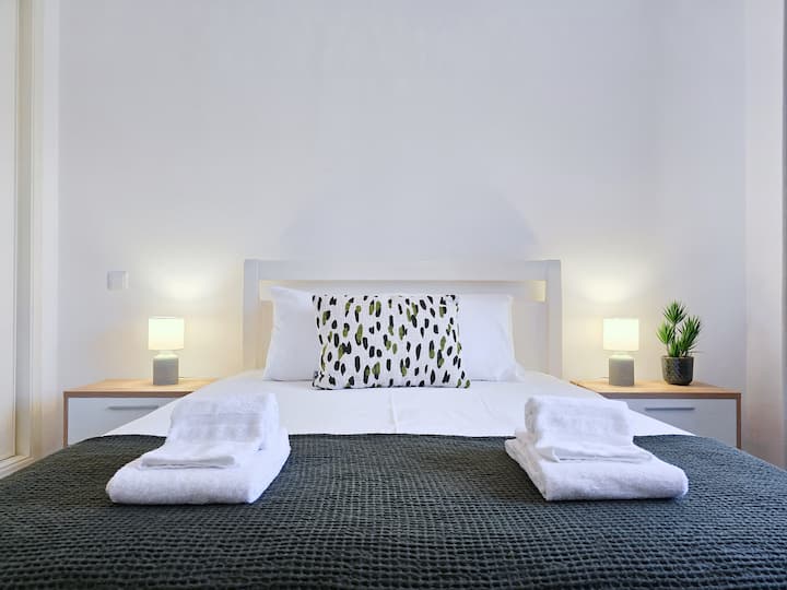 Quarto de Casal com Casa De banho Privativa, Roupeiro e Ar Condicionado