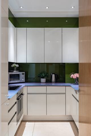 Park Lane 4-bed huge Designer gallery image 4